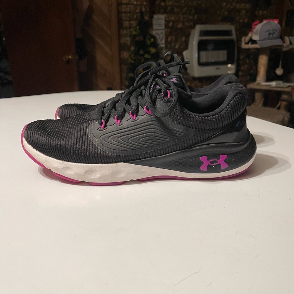 Under Armour Black Strobe Charged Vantage 2 Ice Sneakers Women’s Size 11